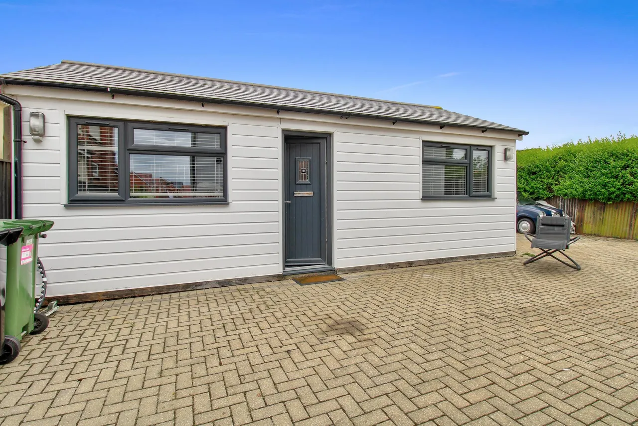 High Road, Felixstowe, IP11, photo 2