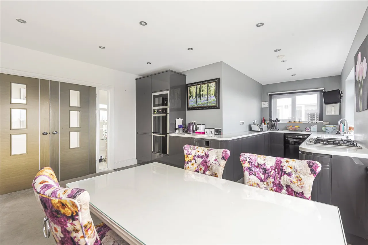 Sandmoor Court, Alwoodley, photo 5