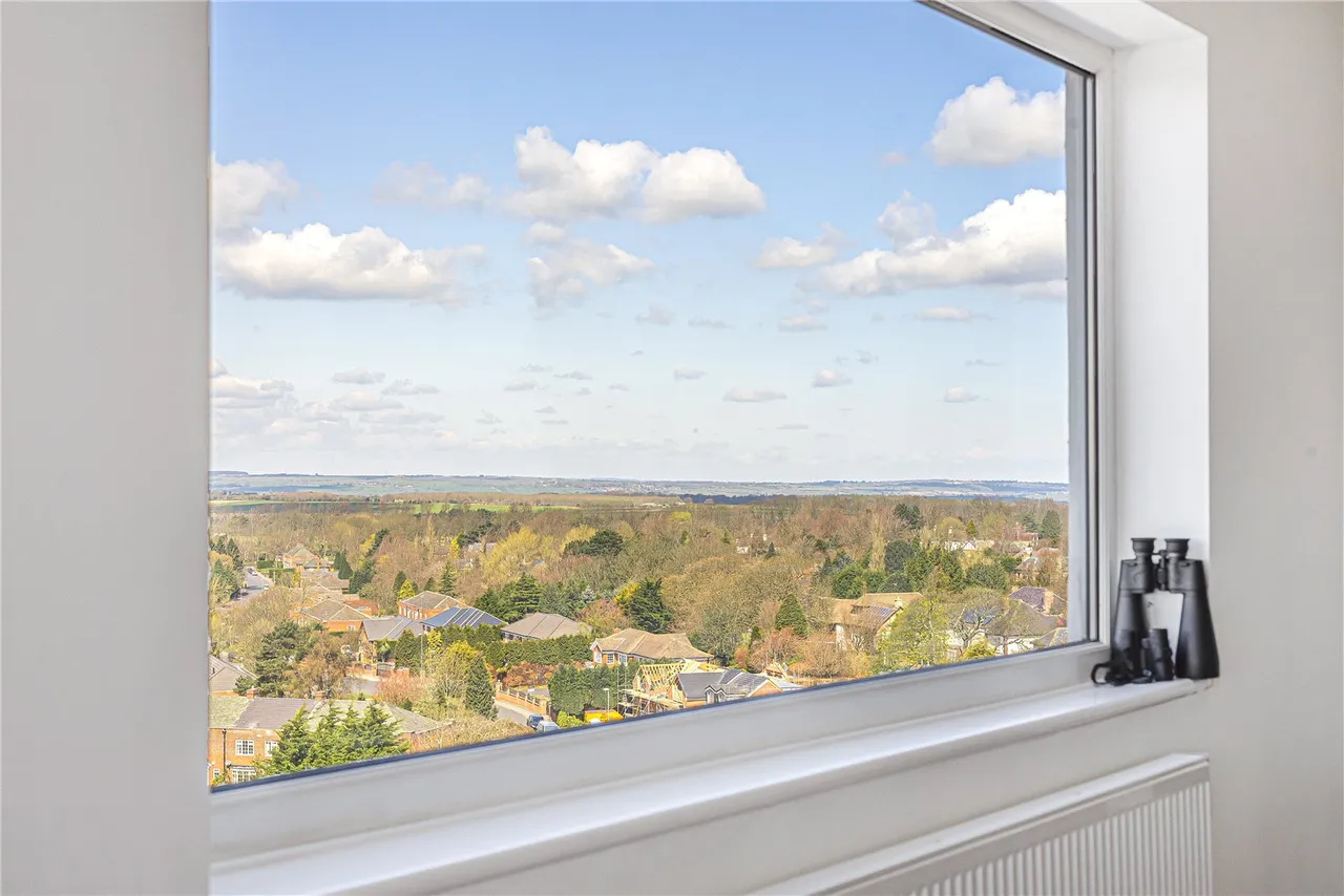 Sandmoor Court, Alwoodley, photo 9