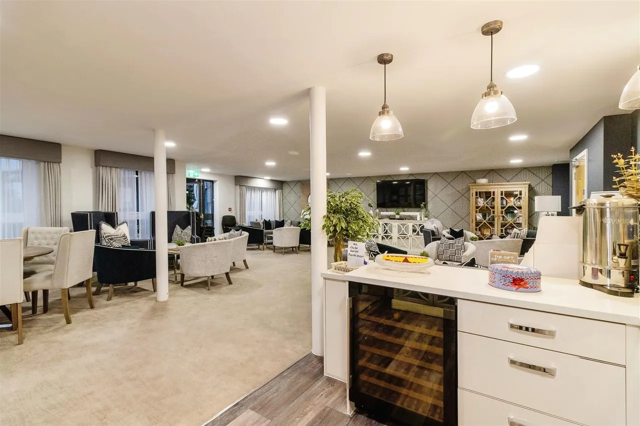 Hindhead Knoll, Walnut Tree, MK7, photo 18