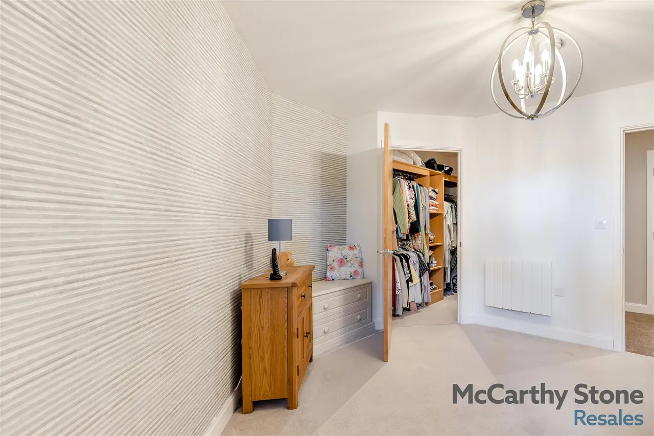 Hindhead Knoll, Walnut Tree, MK7, photo 10