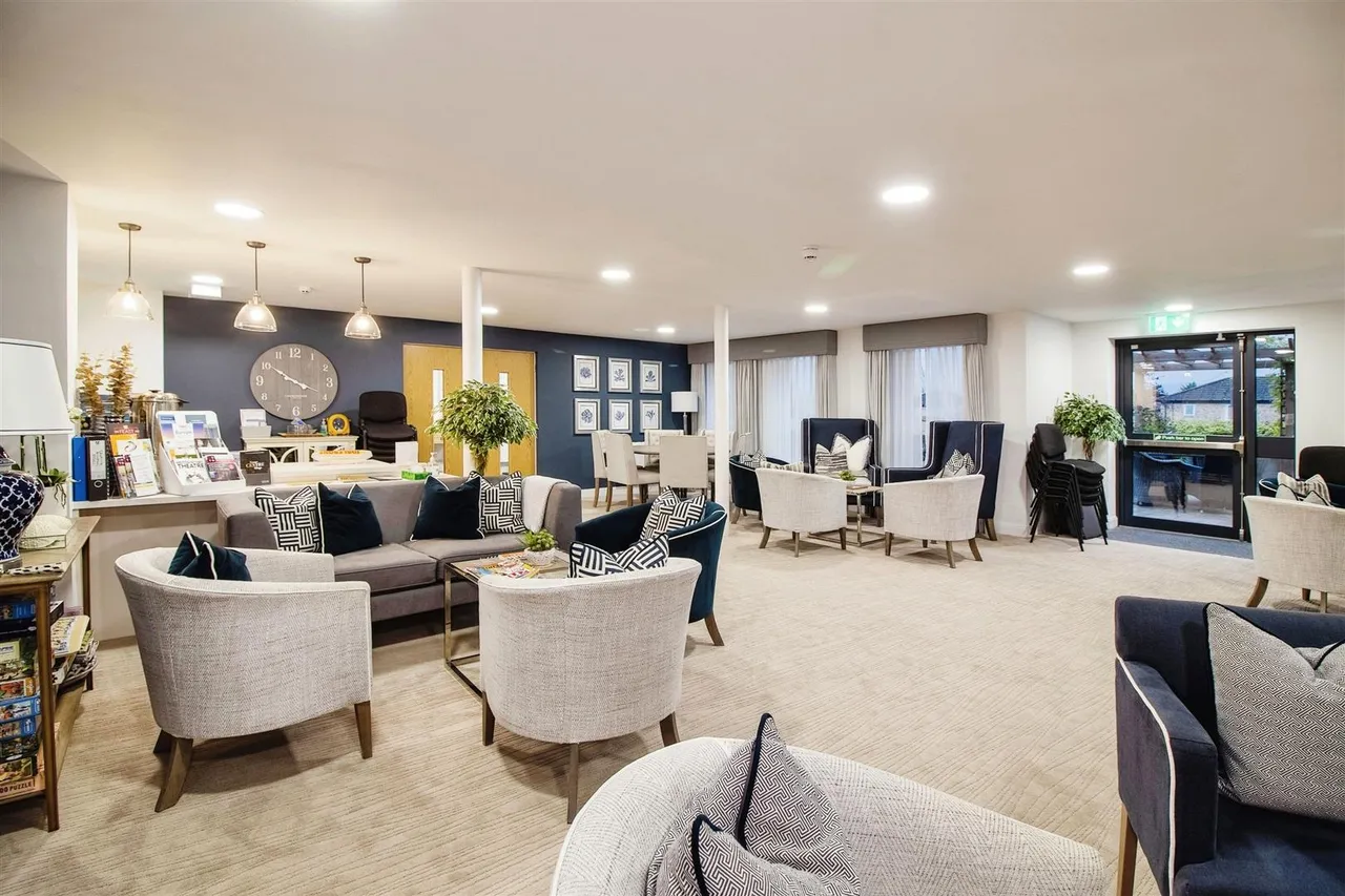 Hindhead Knoll, Walnut Tree, MK7, photo 19