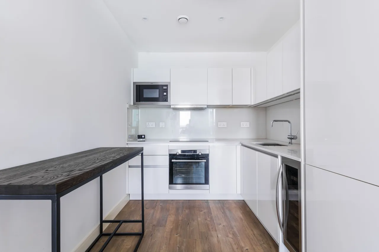 Apartment 47, Gordian Apartments, 34 Cable Walk, London, photo 3