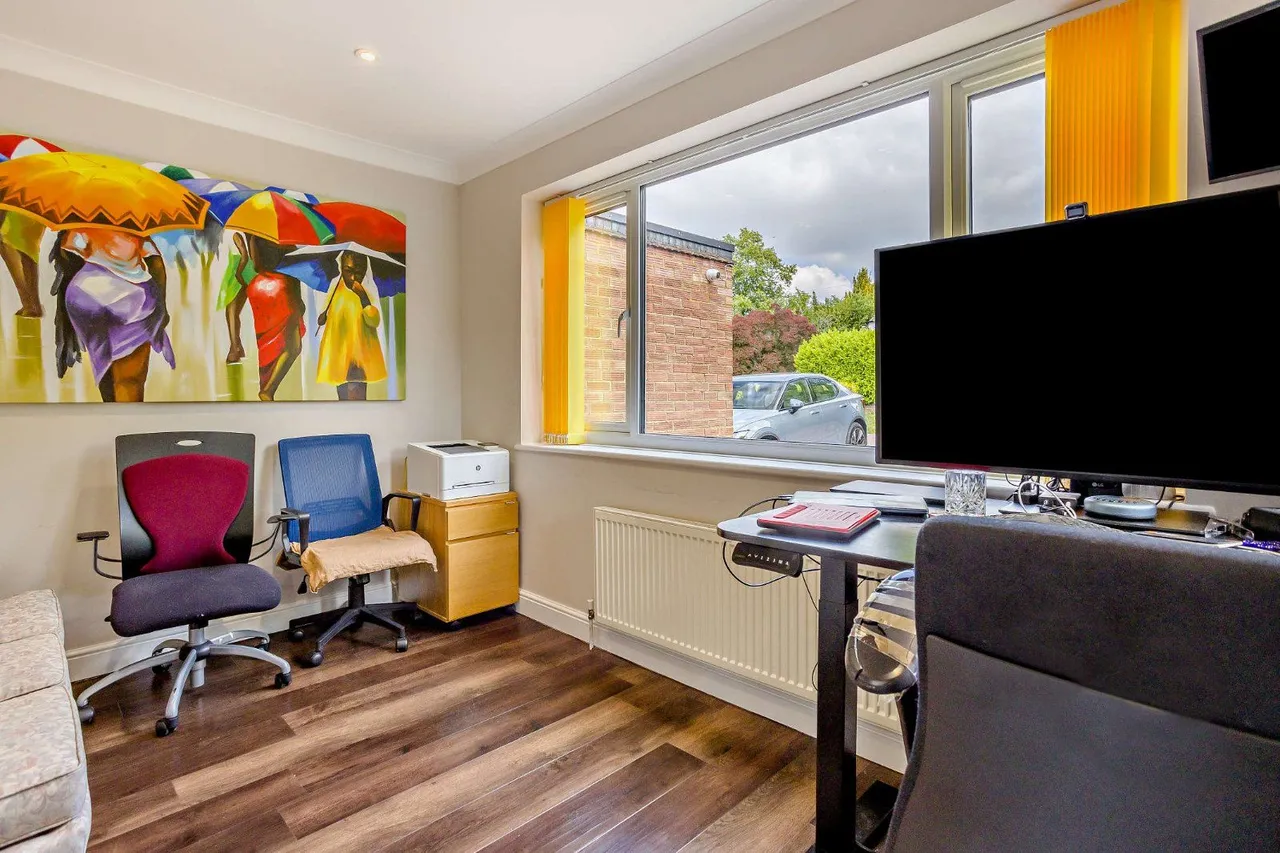 Priory Close, Royston, Hertfordshire, SG8 7DU, photo 8