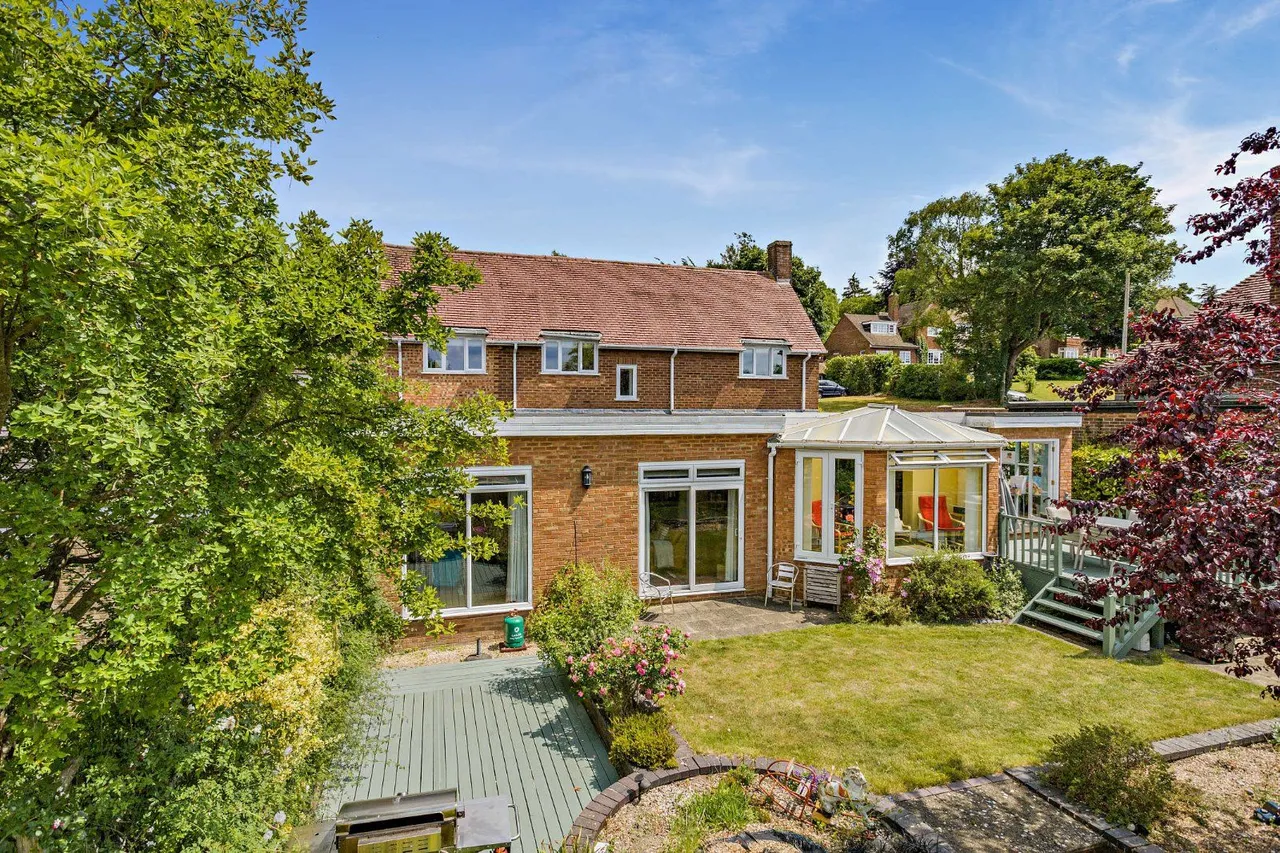 Priory Close, Royston, Hertfordshire, SG8 7DU, photo 2