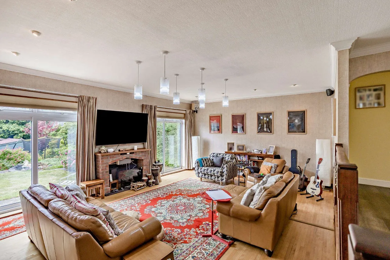 Priory Close, Royston, Hertfordshire, SG8 7DU, photo 5