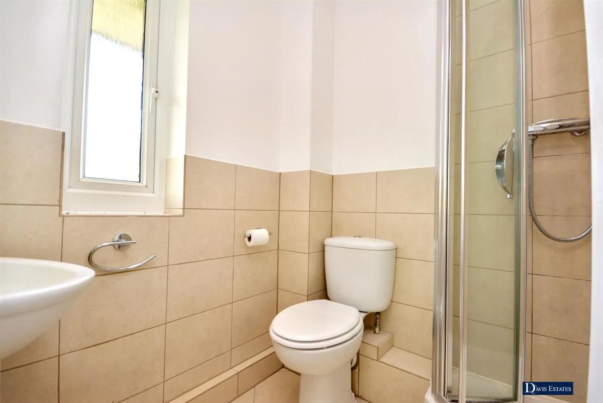 Stafford Avenue, Ardleigh Green, RM11, photo 7