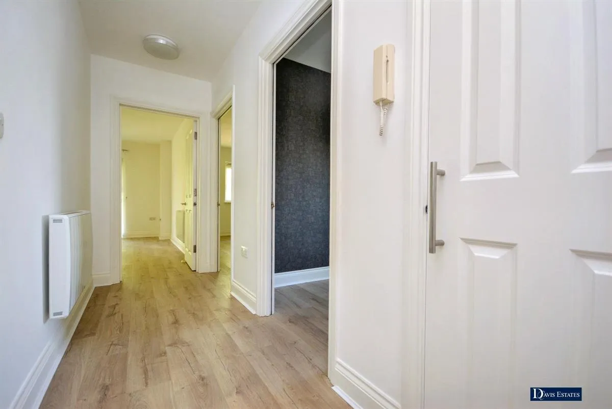 Stafford Avenue, Ardleigh Green, RM11, photo 5