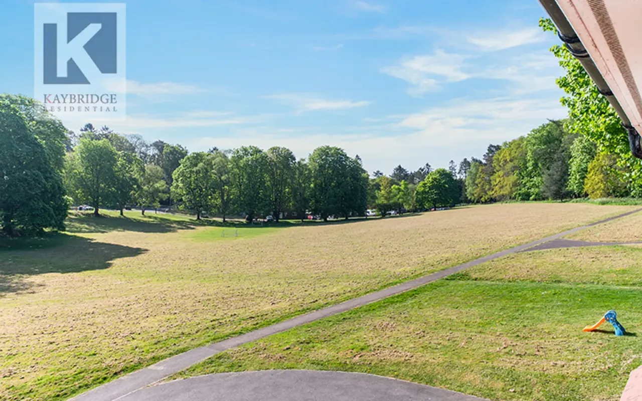 Dale View, Headley, KT18, photo 16