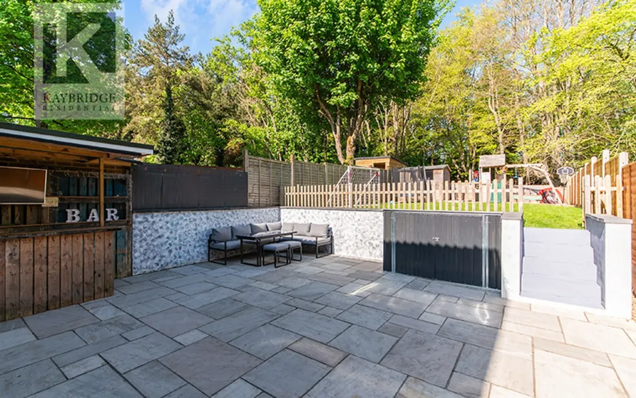 Dale View, Headley, KT18, photo 5