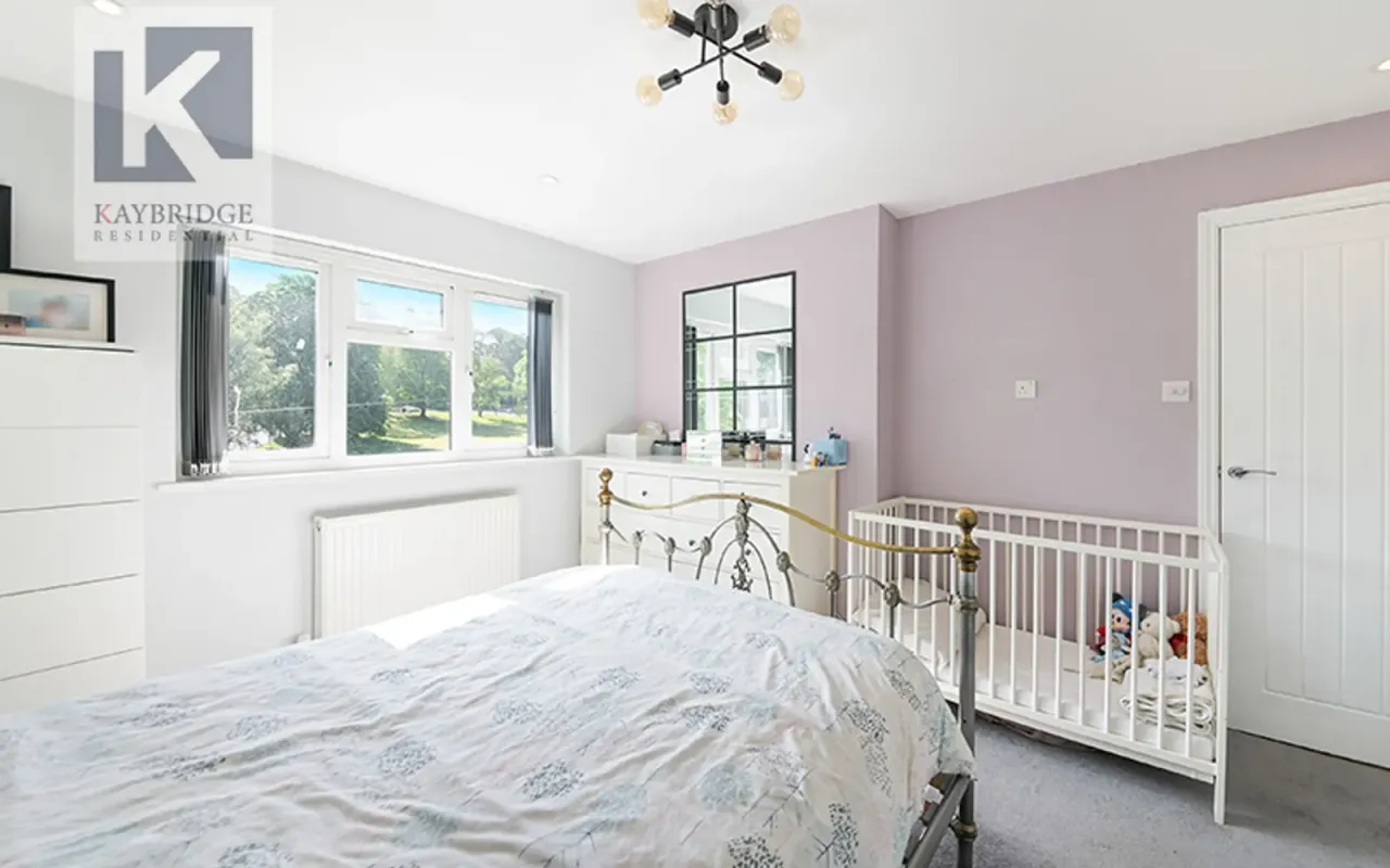 Dale View, Headley, KT18, photo 10