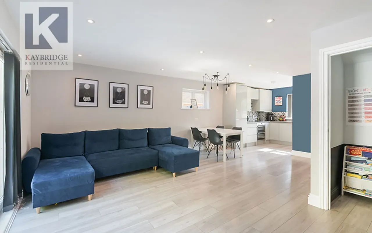 Dale View, Headley, KT18, photo 3