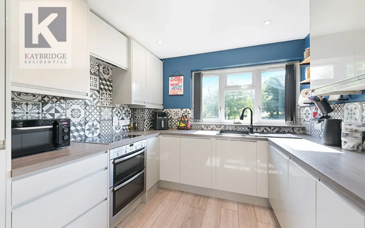 Dale View, Headley, KT18, photo 9