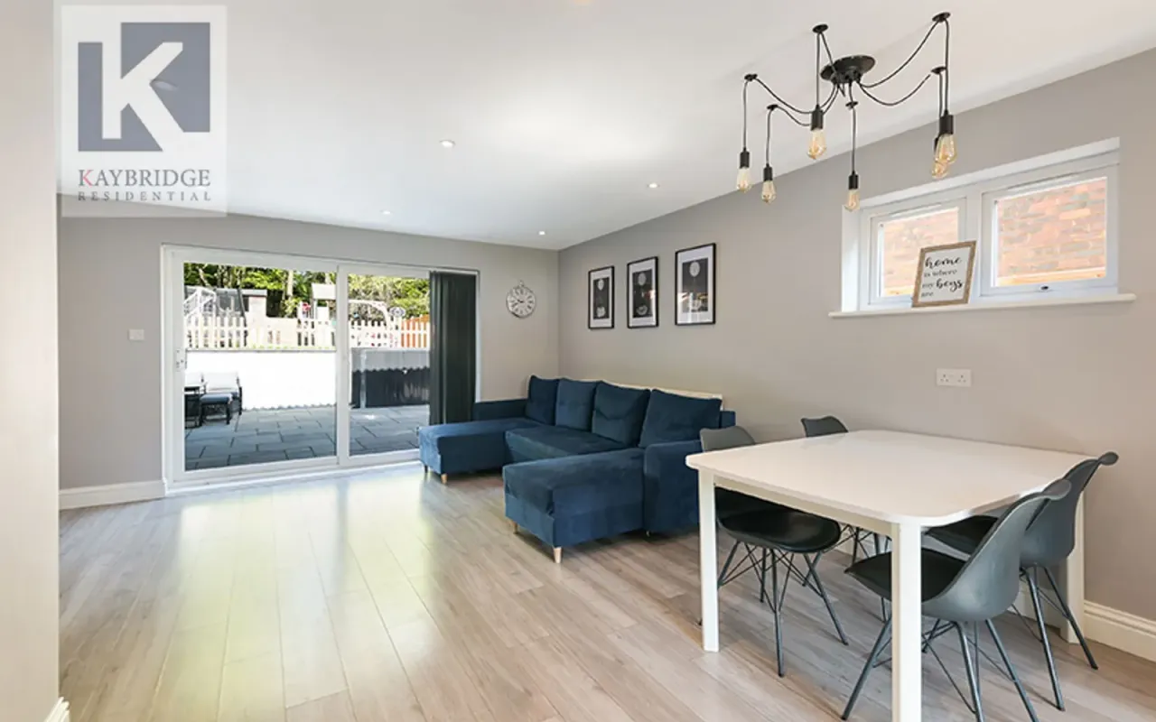 Dale View, Headley, KT18, photo 2
