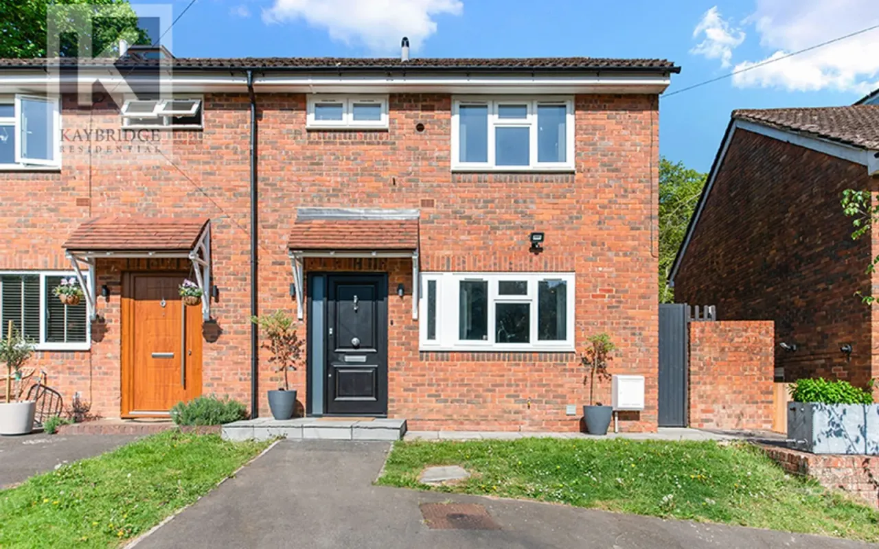 3 bed property for sale — Dale View, Headley, KT18