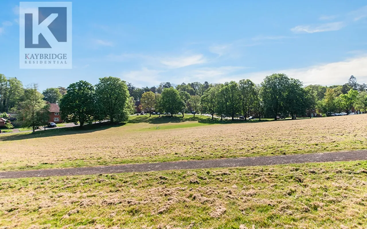 Dale View, Headley, KT18, photo 15
