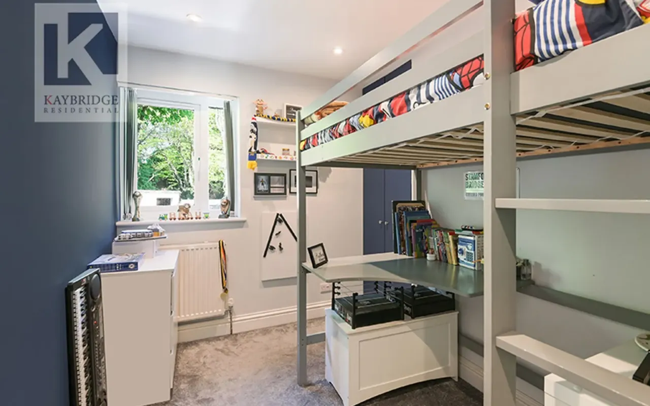 Dale View, Headley, KT18, photo 14