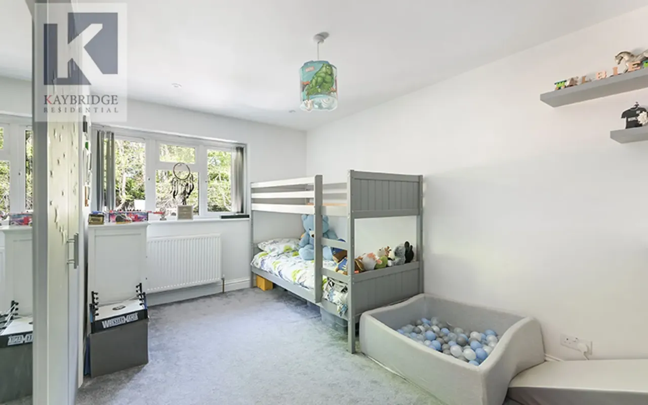 Dale View, Headley, KT18, photo 13