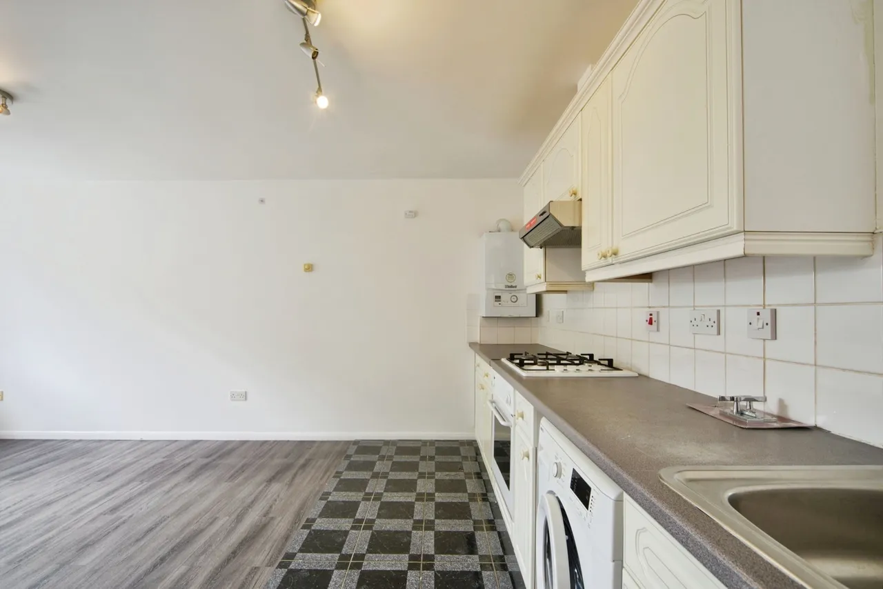 Hitchman House, 19A Collier Row Road, Romford, RM5, photo 7