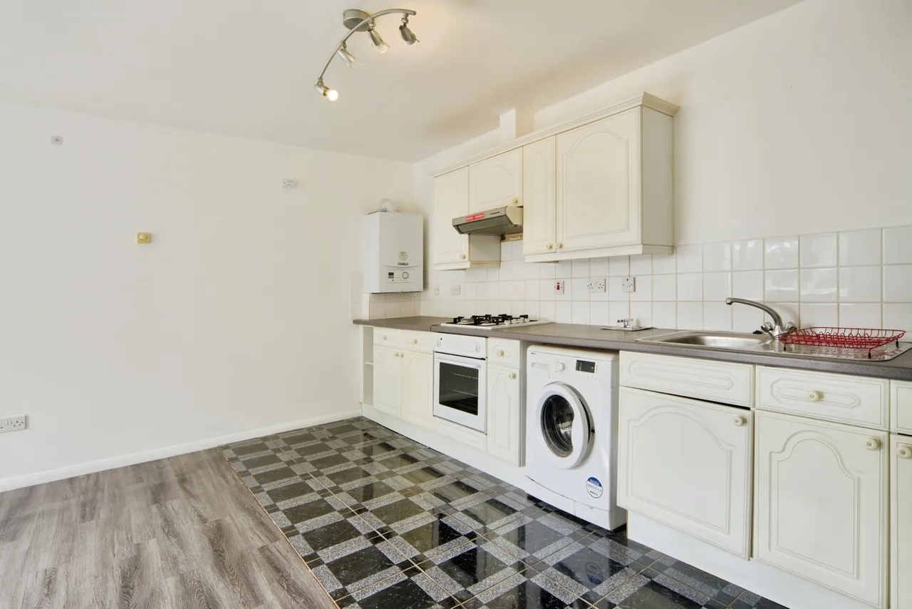Hitchman House, 19A Collier Row Road, Romford, RM5, photo 4