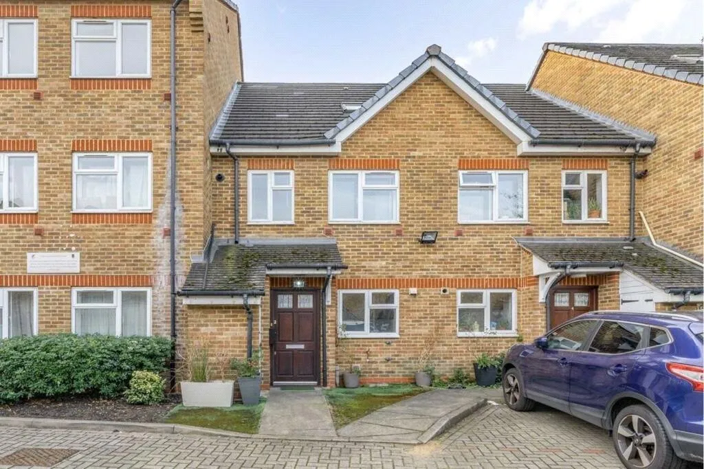 3 bed house for sale, Albion Mews, London