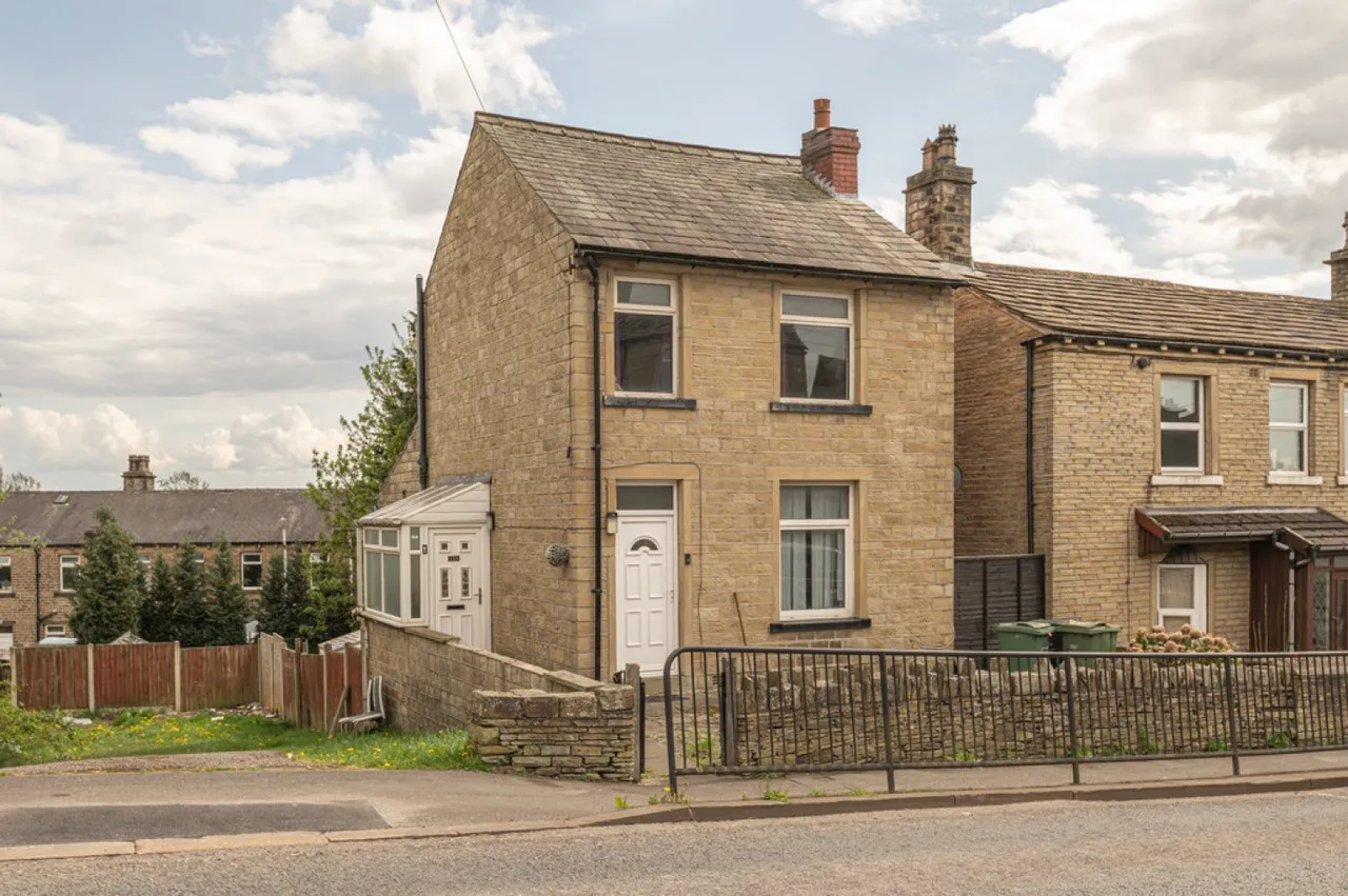 3 bed house for sale — Sheepridge Road, Huddersfield