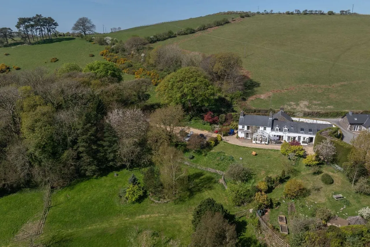 Llanbadarn Fawr, Aberystwyth, Ceredigion, SY23 3HN, photo 2