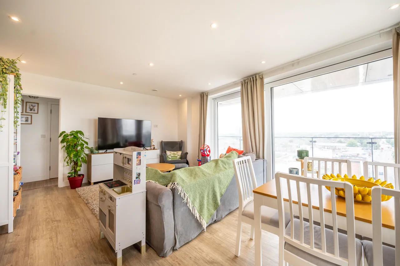 2 bed flat for sale — 118 Beck Square, London