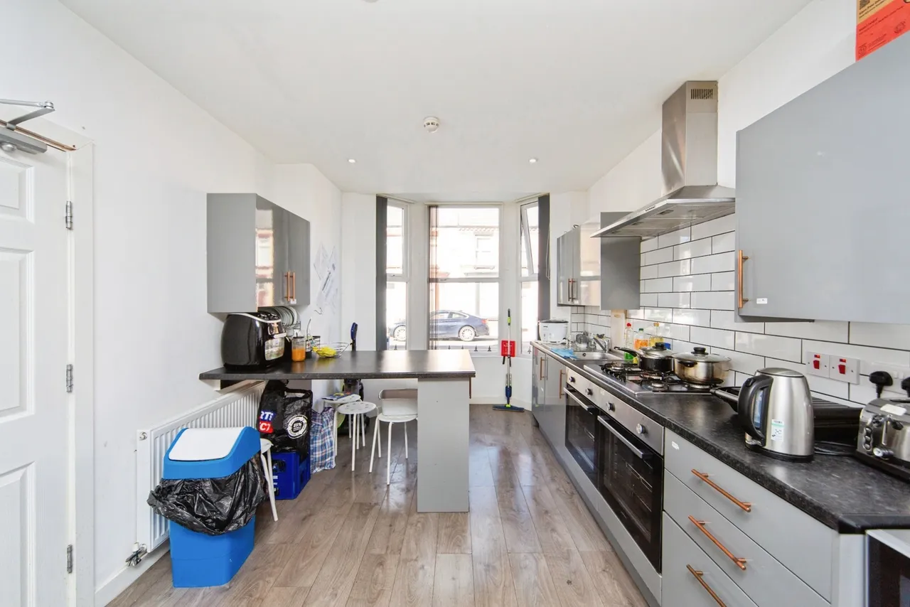 Molyneux Road, Kensington, L6, photo 8