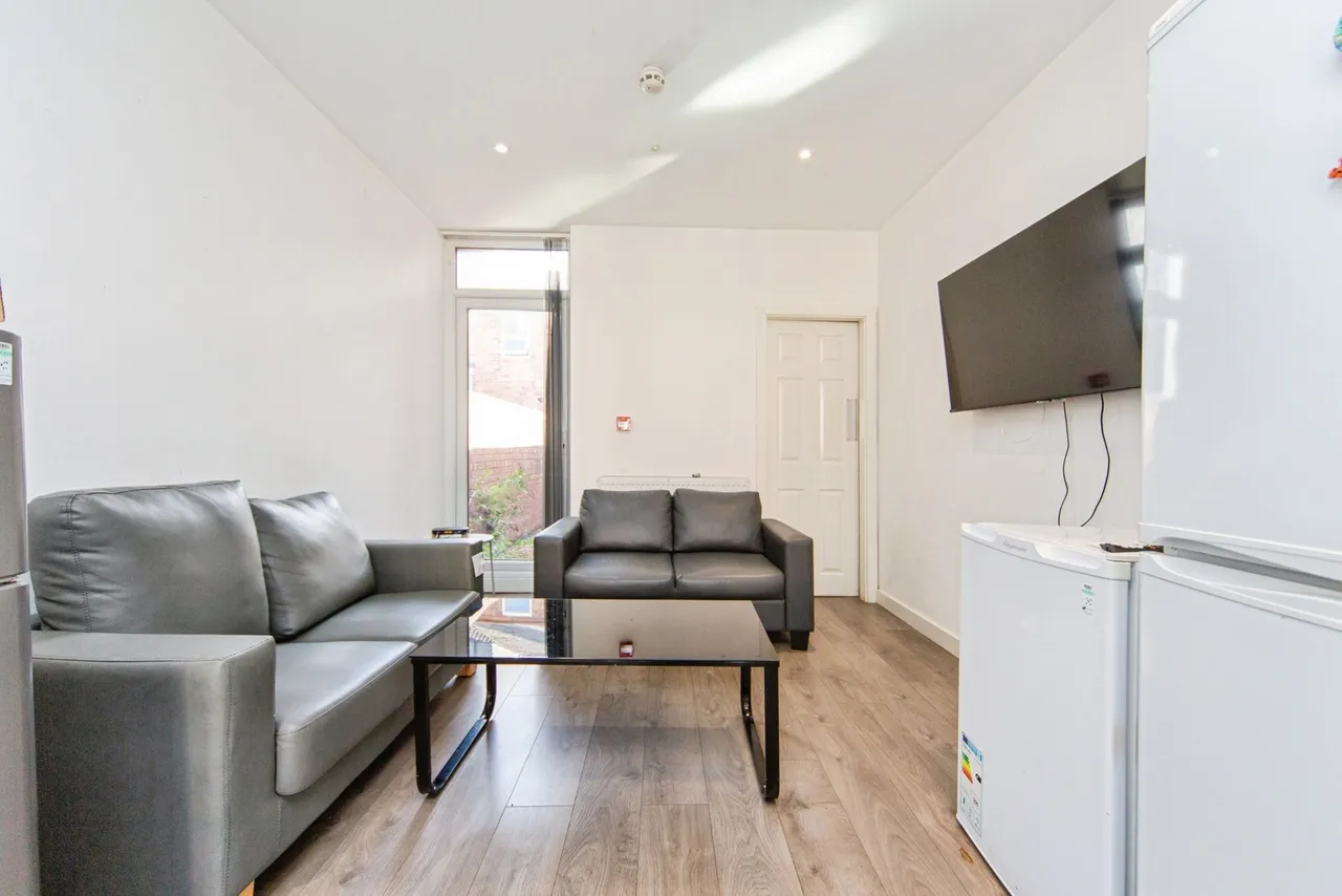 Molyneux Road, Kensington, L6, photo 4