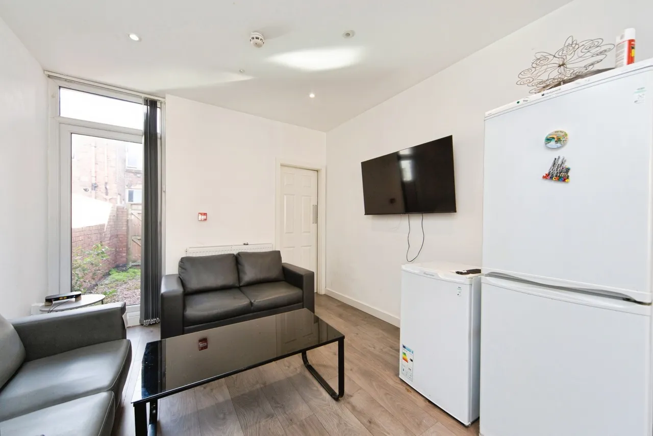 Molyneux Road, Kensington, L6, photo 5