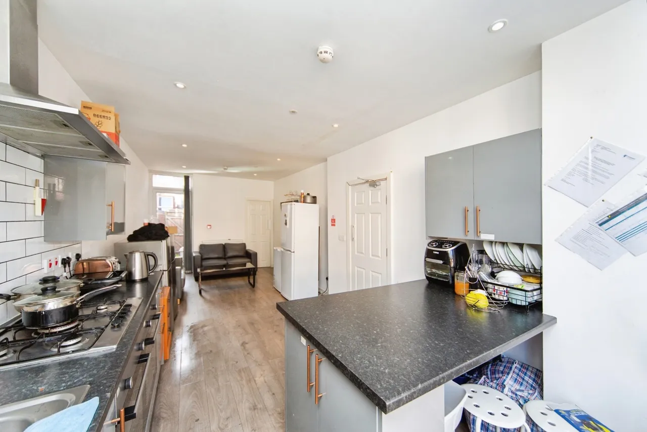 Molyneux Road, Kensington, L6, photo 12
