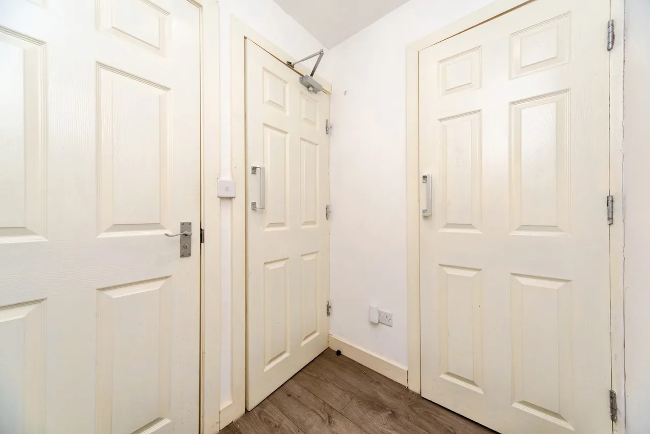 Molyneux Road, Kensington, L6, photo 15