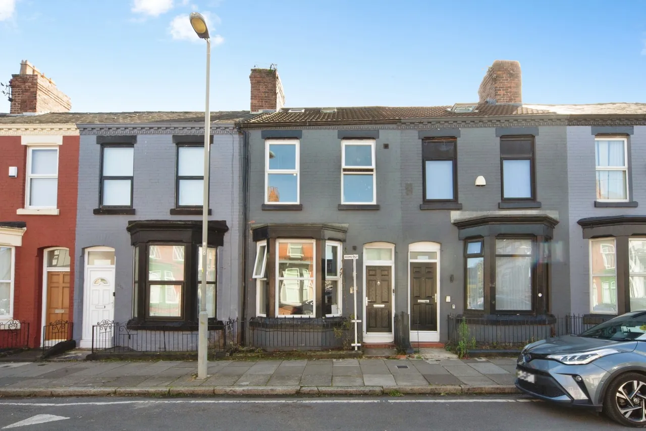 6 bed property for sale, Molyneux Road, Kensington, L6