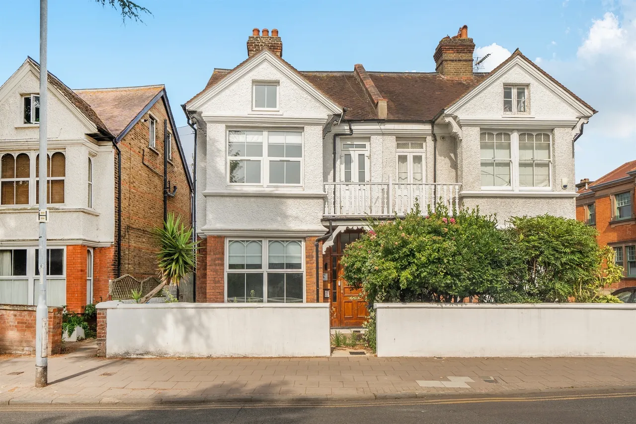6 bed house for sale — St. Leonards Road, Windsor