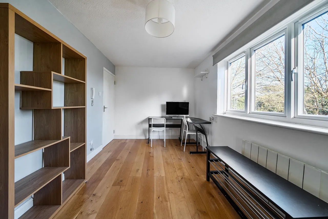 70 Azalea Court, Azalea Close, London, photo 4
