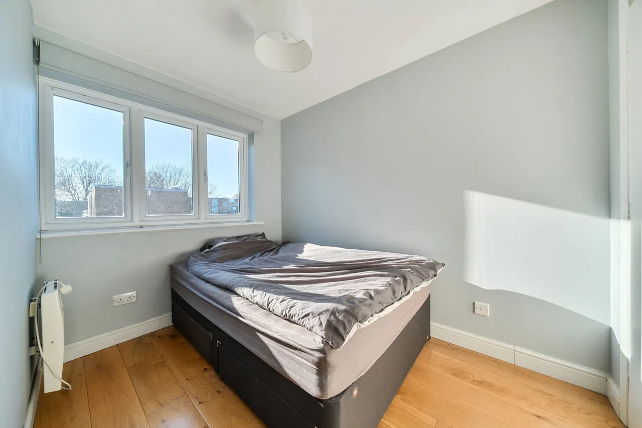 70 Azalea Court, Azalea Close, London, photo 10