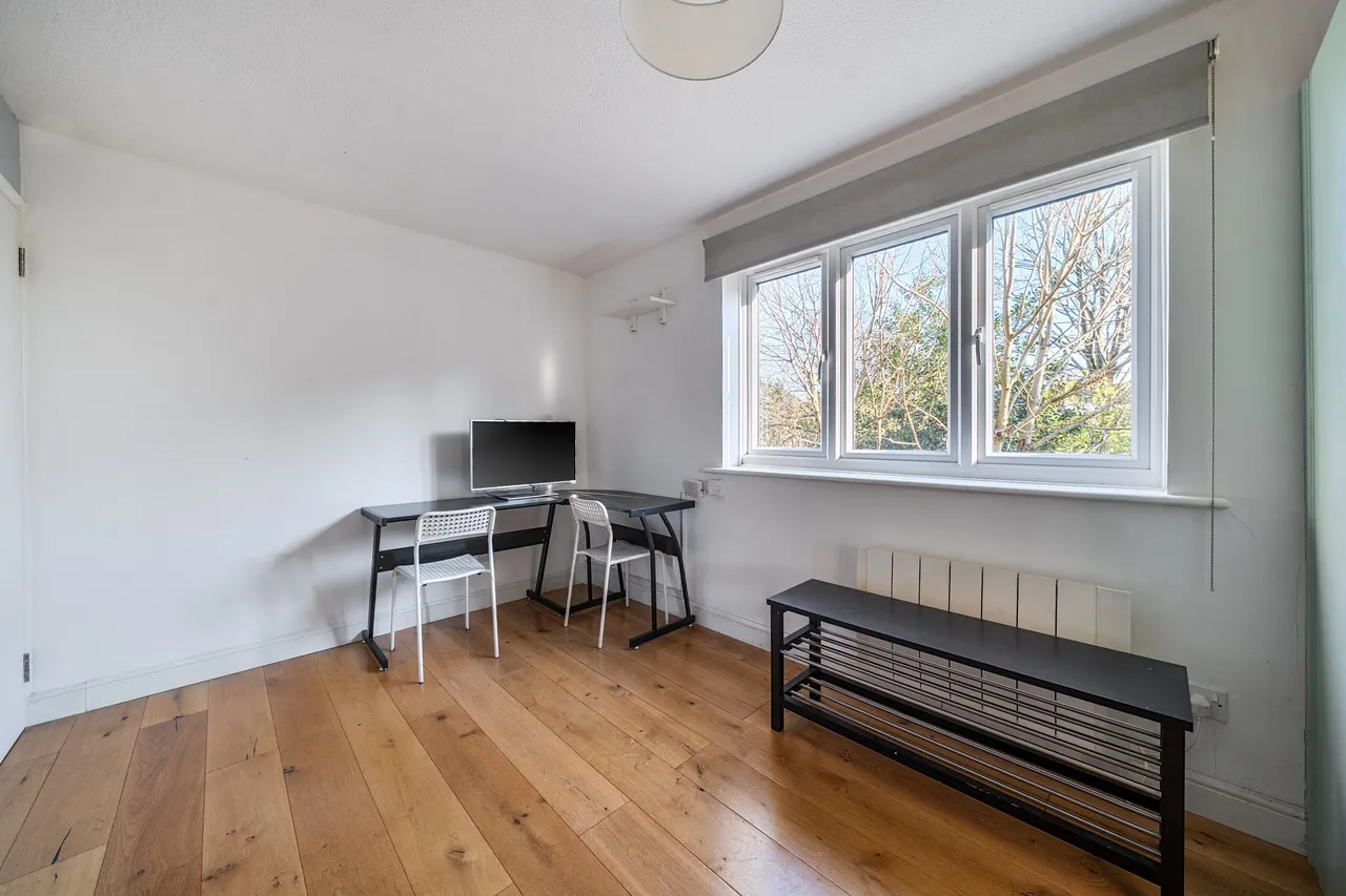 70 Azalea Court, Azalea Close, London, photo 3