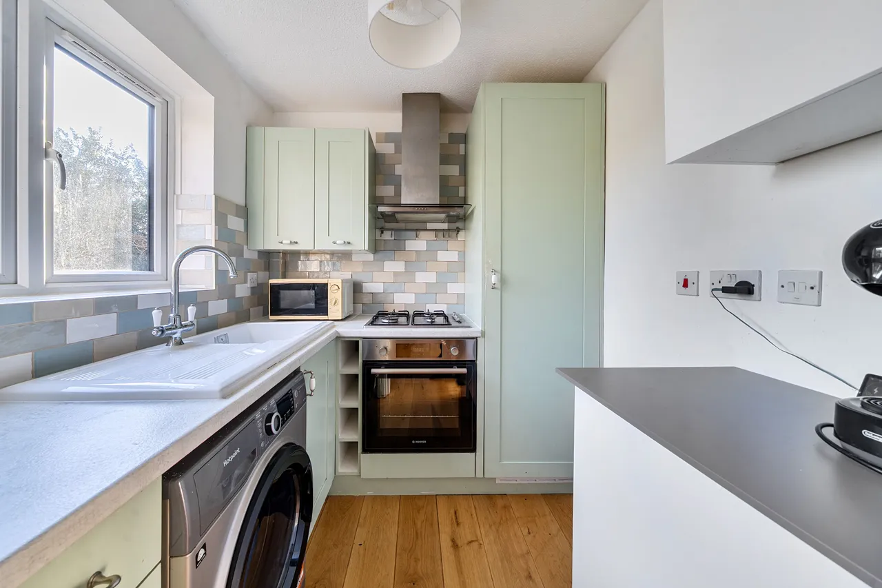 70 Azalea Court, Azalea Close, London, photo 8