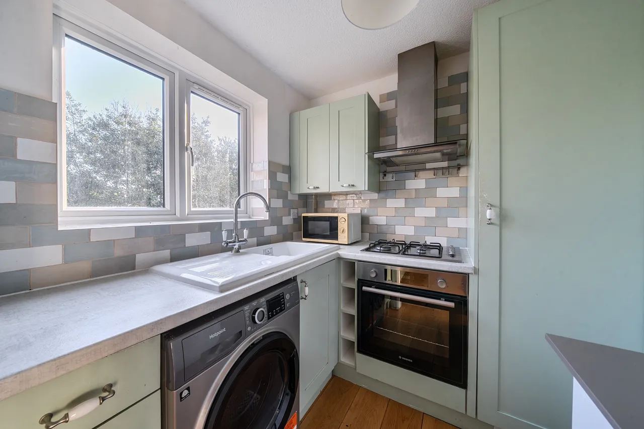 70 Azalea Court, Azalea Close, London, photo 7