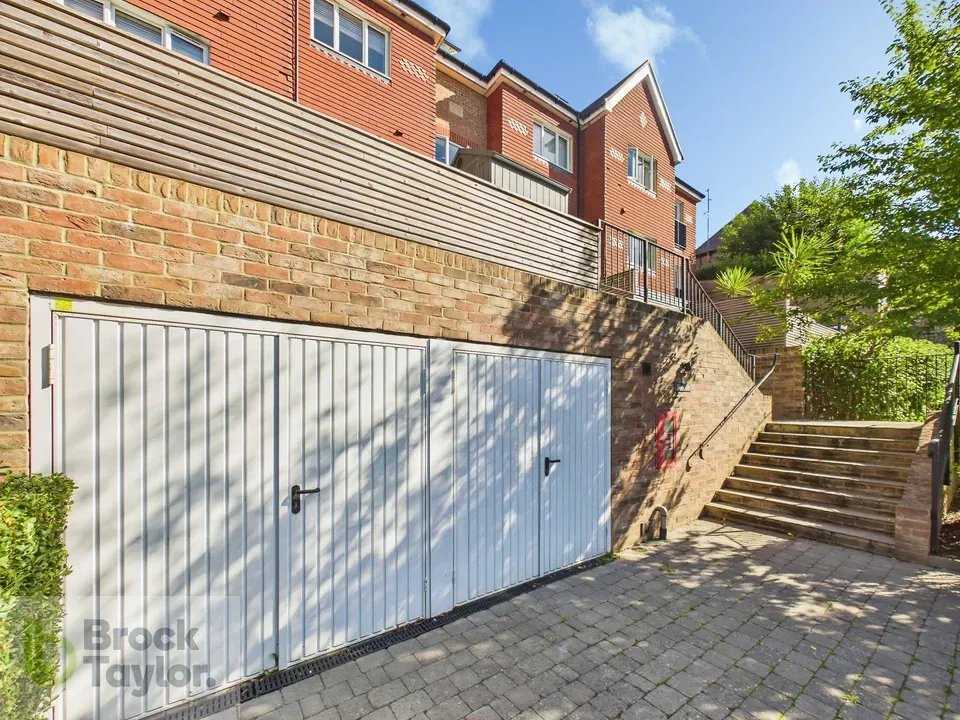 Woodside, Franklands Village, RH16, photo 5