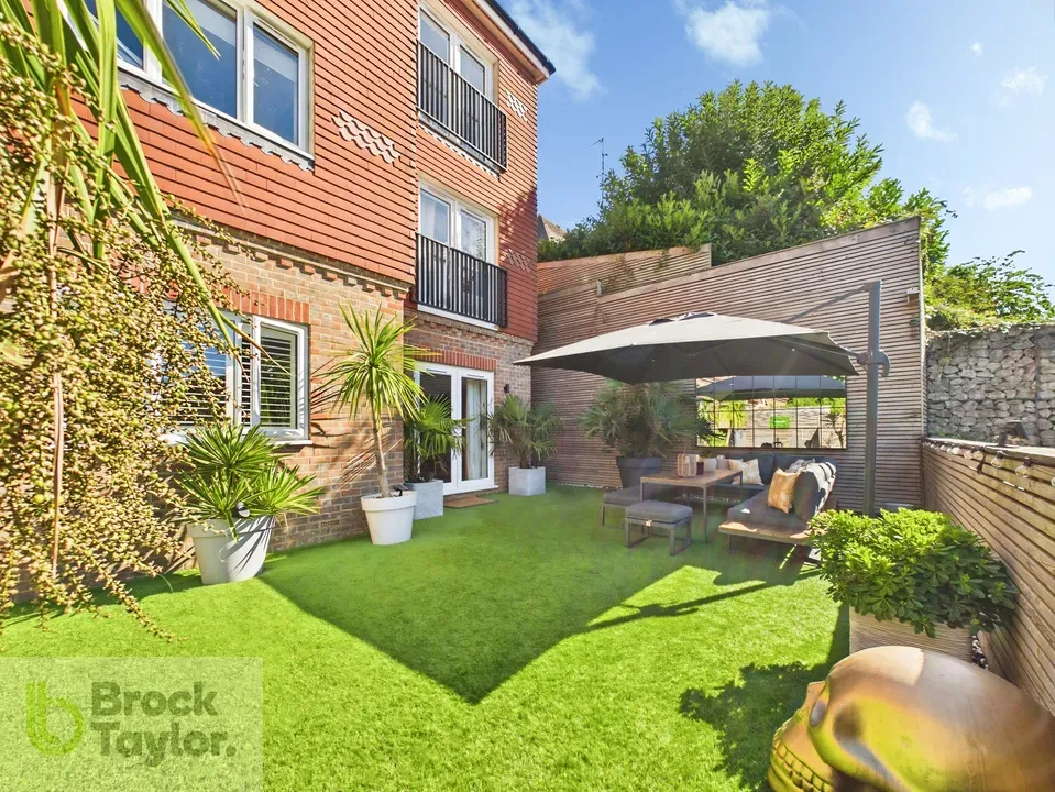 Woodside, Franklands Village, RH16, photo 13