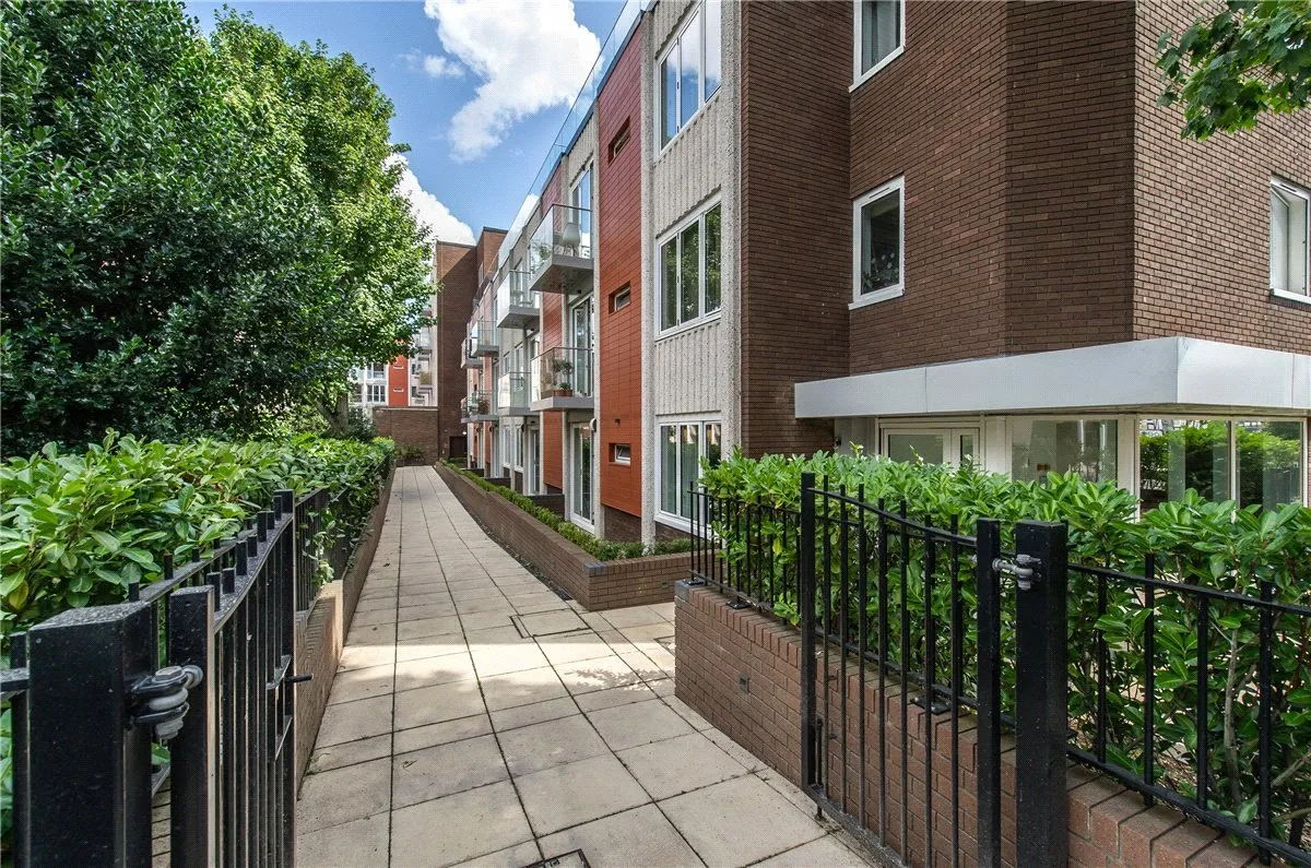 Knoll Rise, Orpington, BR6, photo 9