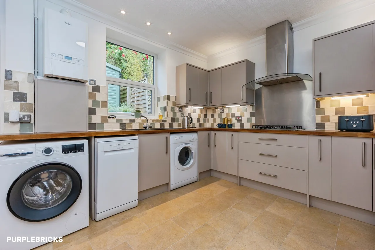 High Street West, Glossop, SK13, photo 8