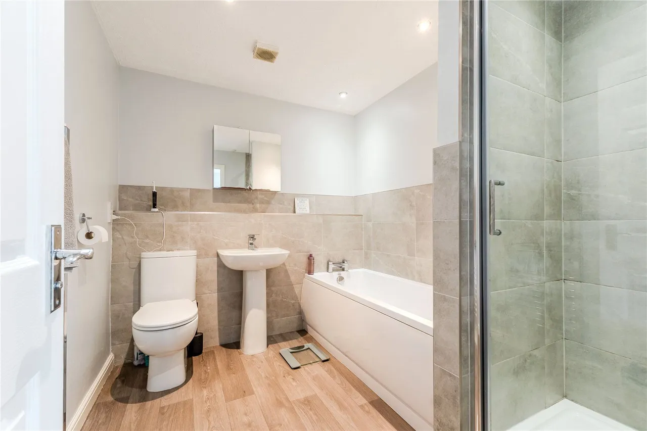 Redwald Drive, Guiseley, LS20, photo 17