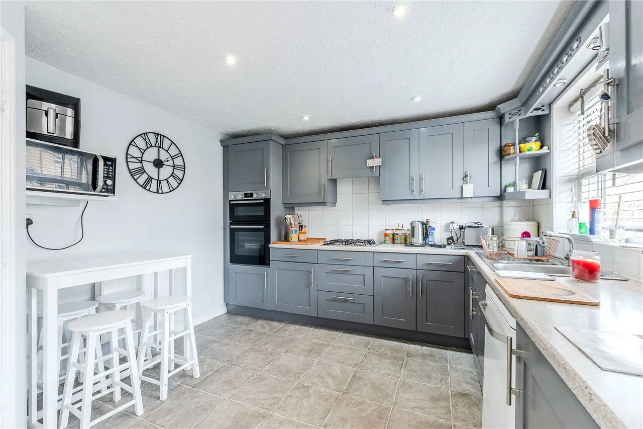 Redwald Drive, Guiseley, LS20, photo 2