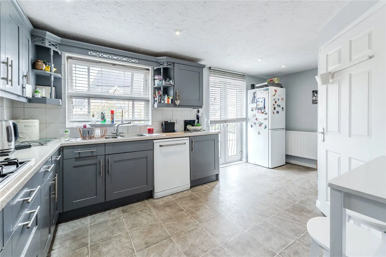Redwald Drive, Guiseley, LS20, photo 13