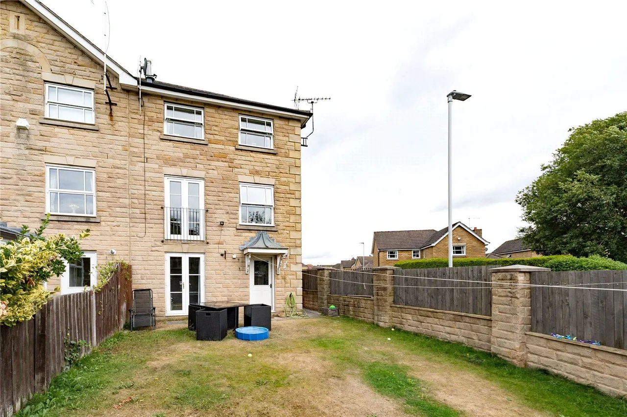 Redwald Drive, Guiseley, LS20, photo 9