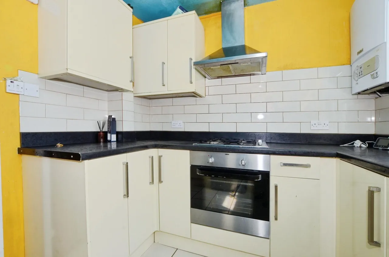 Canberra Drive, Northolt, UB5, photo 2