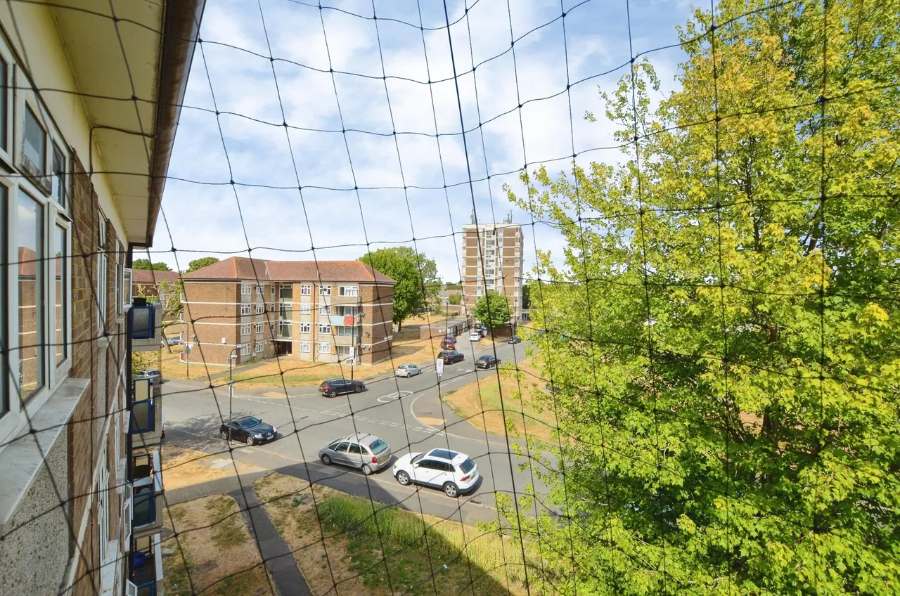 Canberra Drive, Northolt, UB5, photo 12